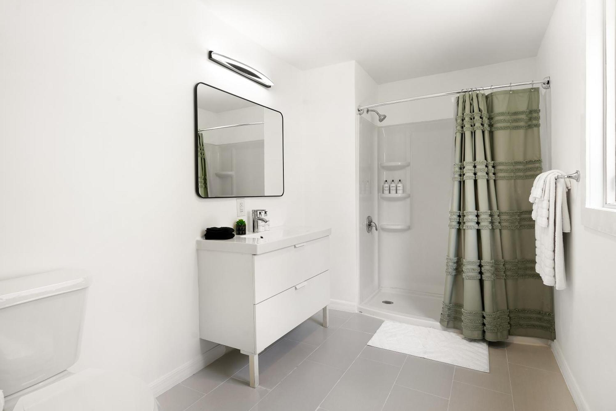 Cobalt Coast Resort West Bay Bagian luar foto