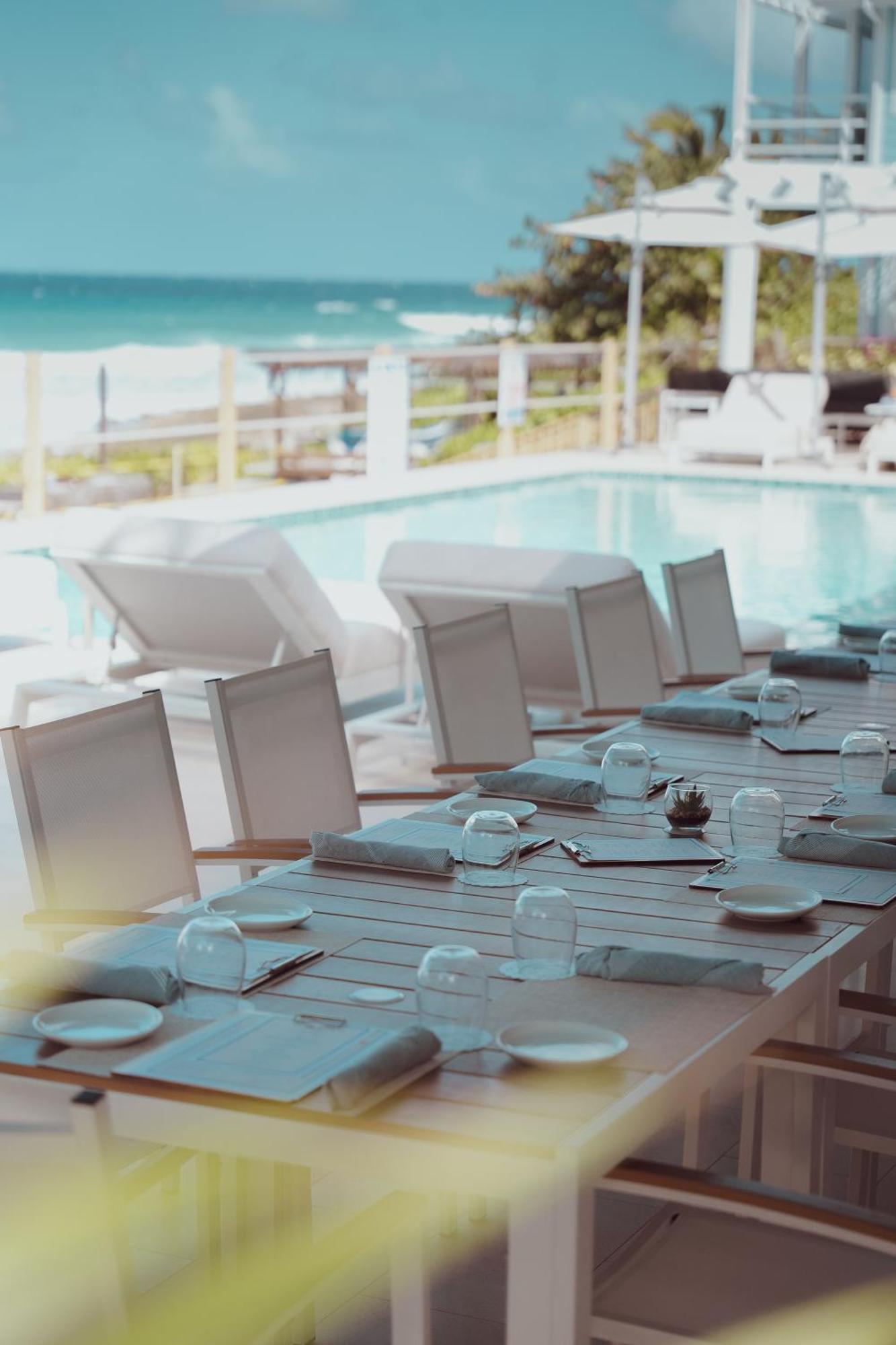 Cobalt Coast Resort West Bay Bagian luar foto