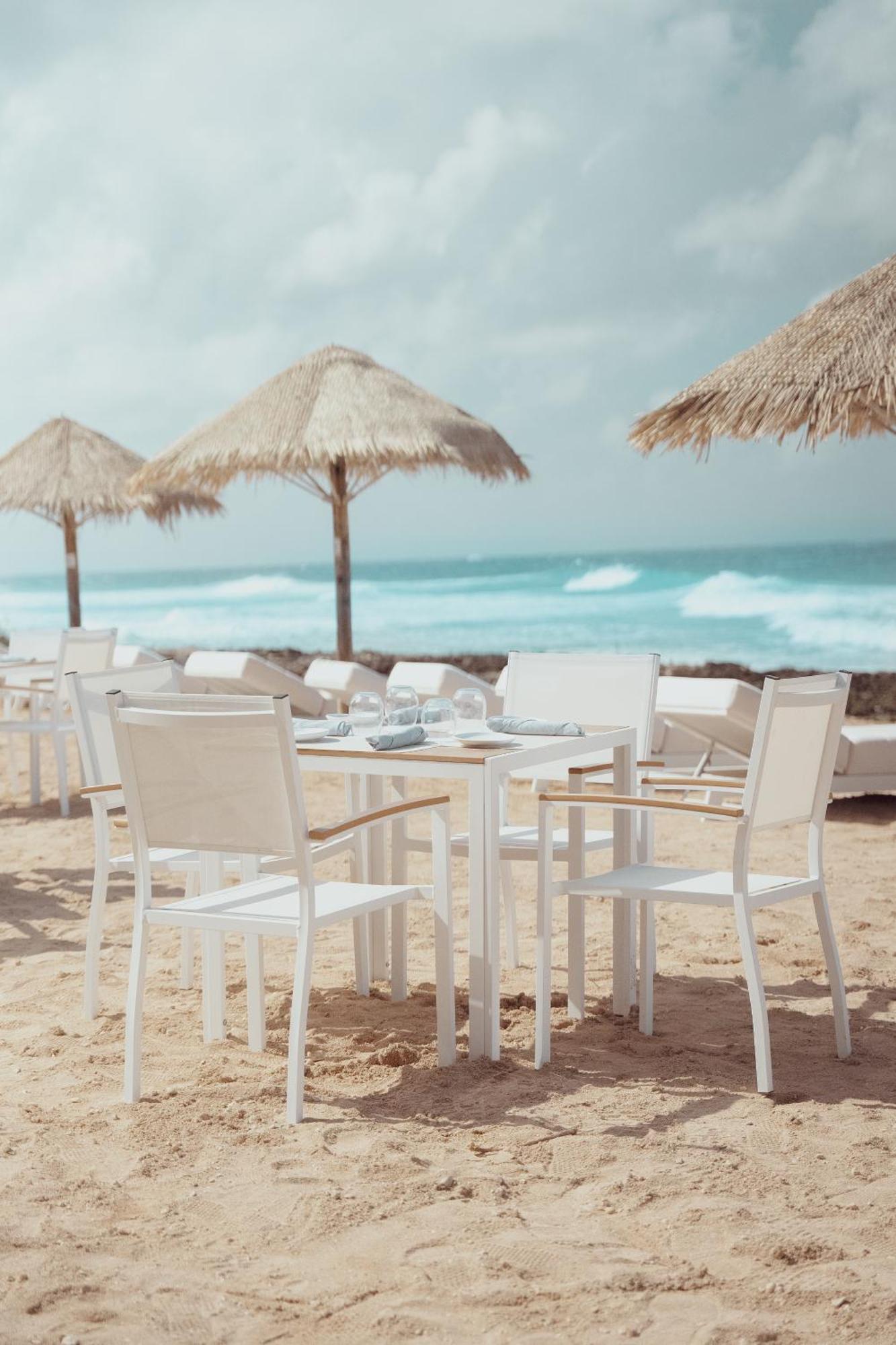 Cobalt Coast Resort West Bay Bagian luar foto