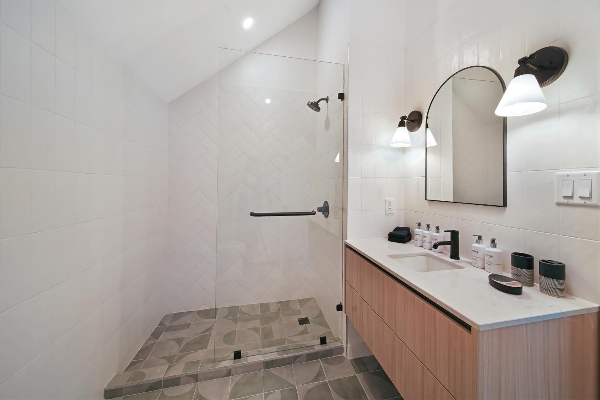 Cobalt Coast Resort West Bay Bagian luar foto