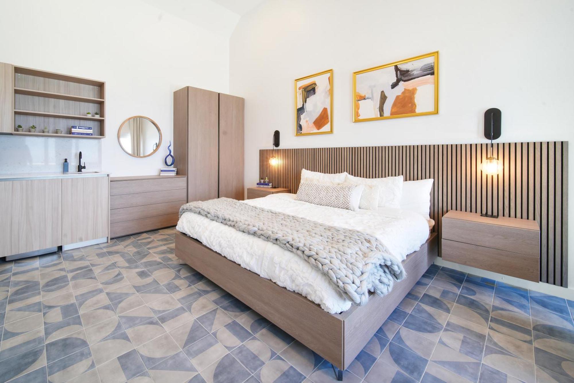 Cobalt Coast Resort West Bay Bagian luar foto