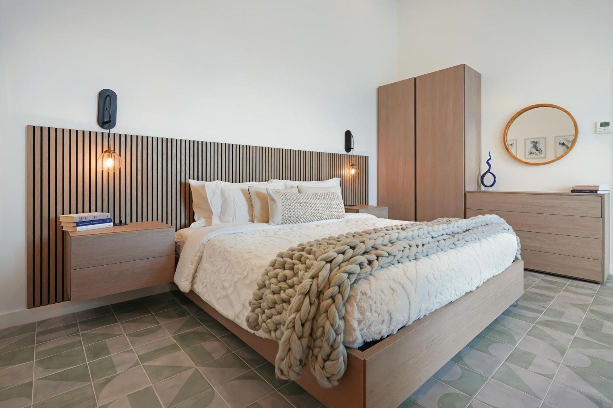 Cobalt Coast Resort West Bay Bagian luar foto