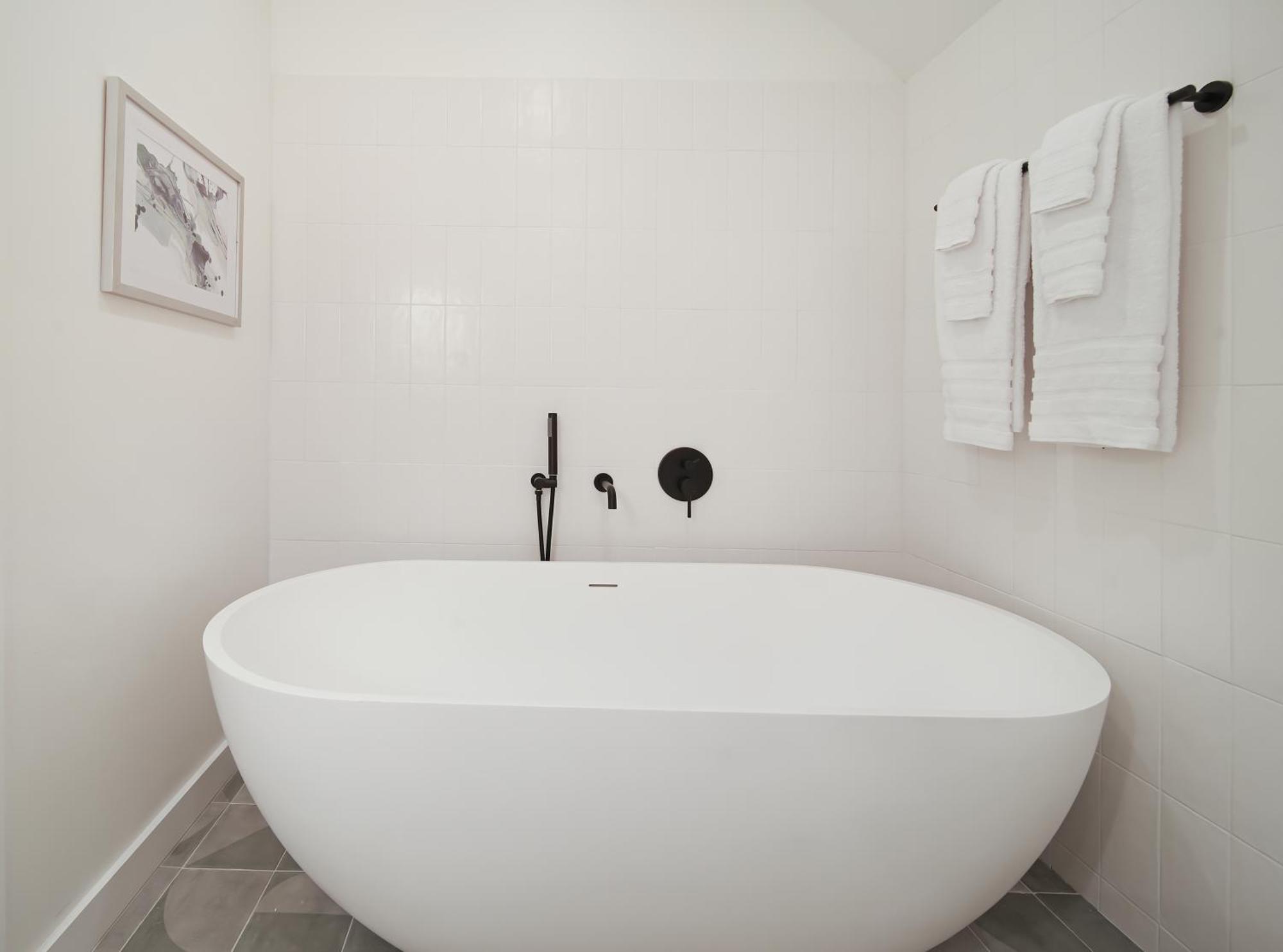 Cobalt Coast Resort West Bay Bagian luar foto