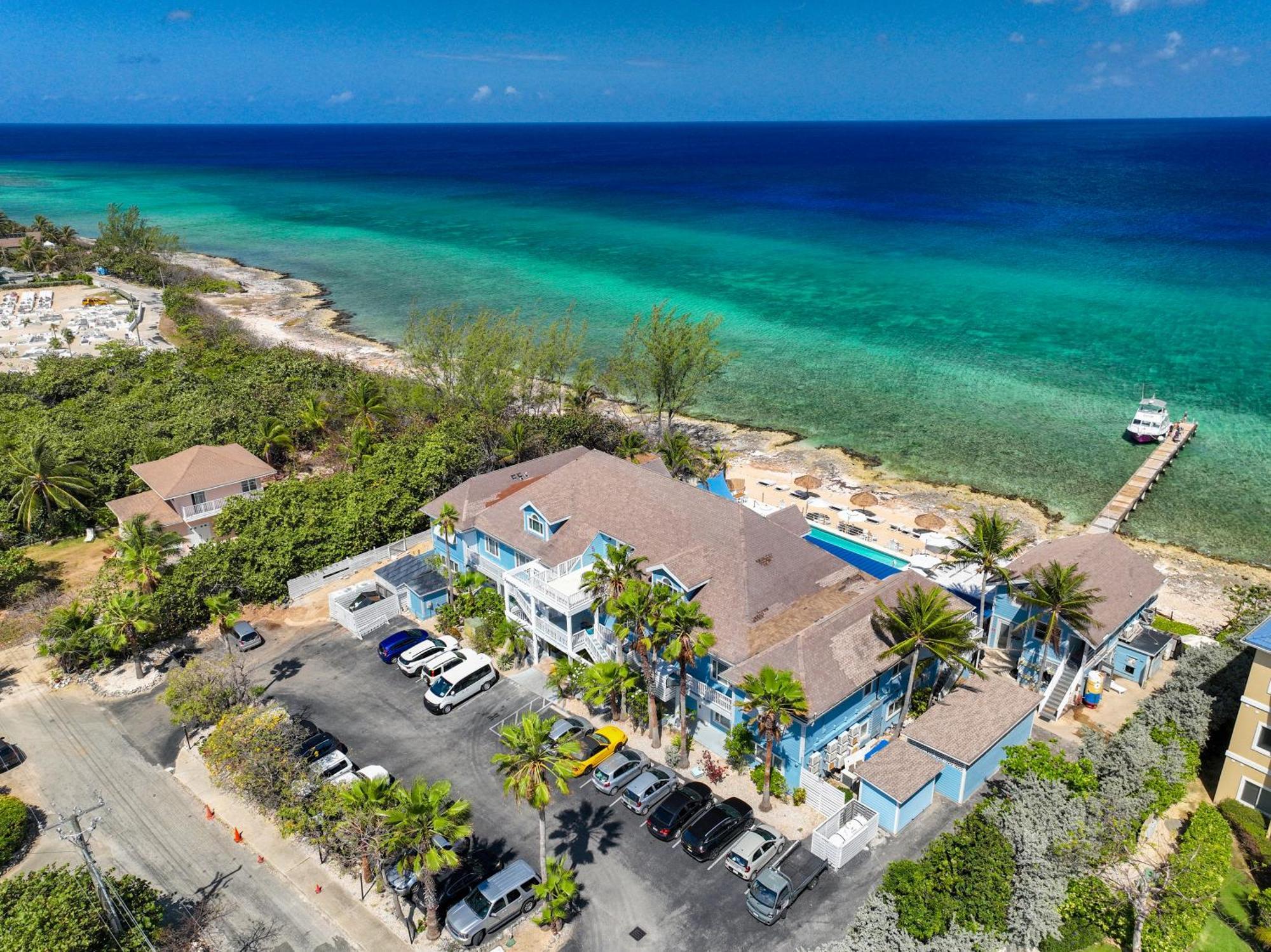 Cobalt Coast Resort West Bay Bagian luar foto