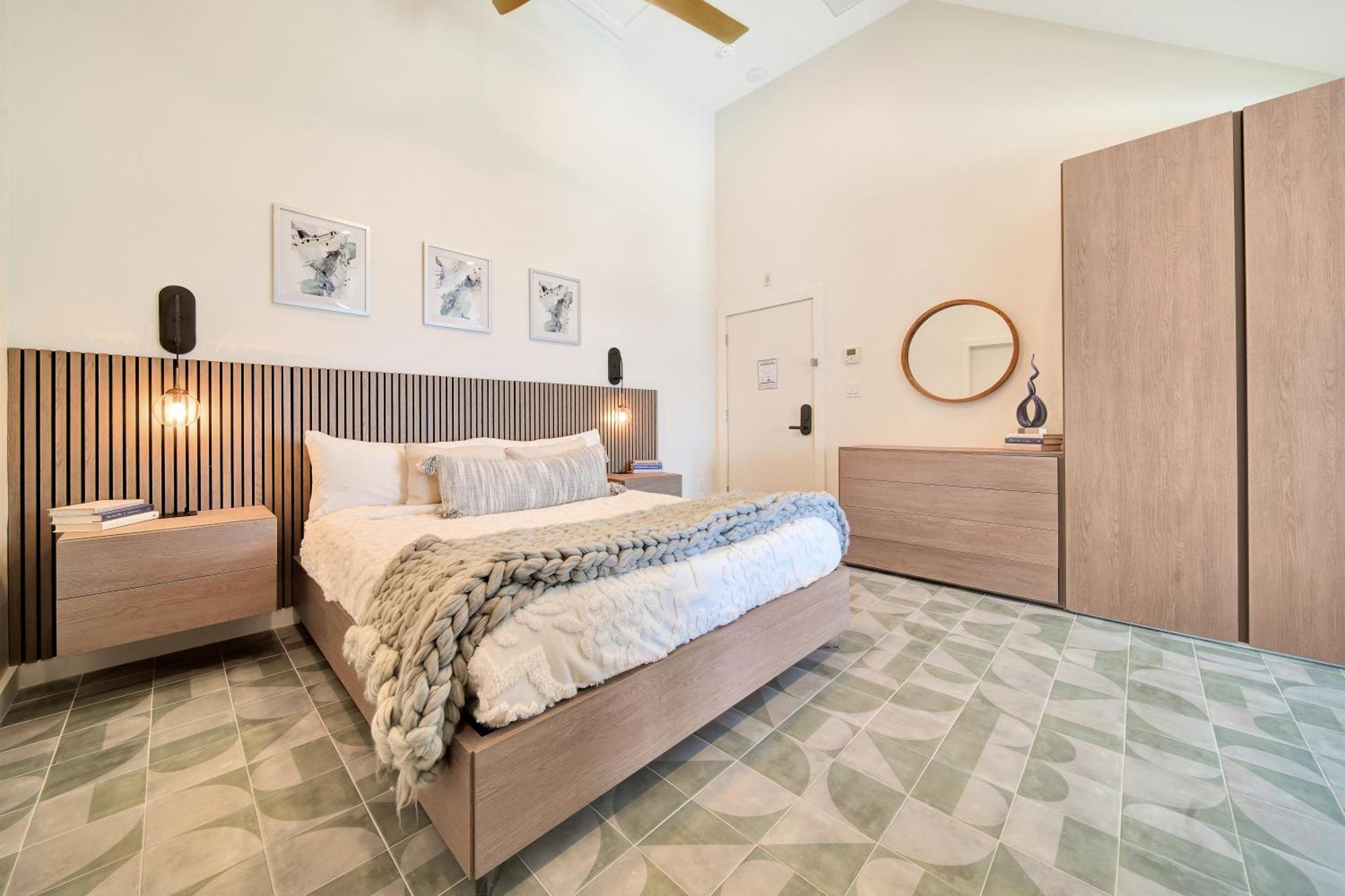 Cobalt Coast Resort West Bay Bagian luar foto