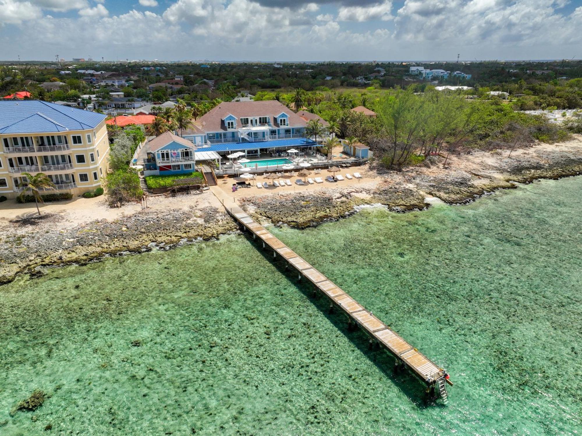 Cobalt Coast Resort West Bay Bagian luar foto