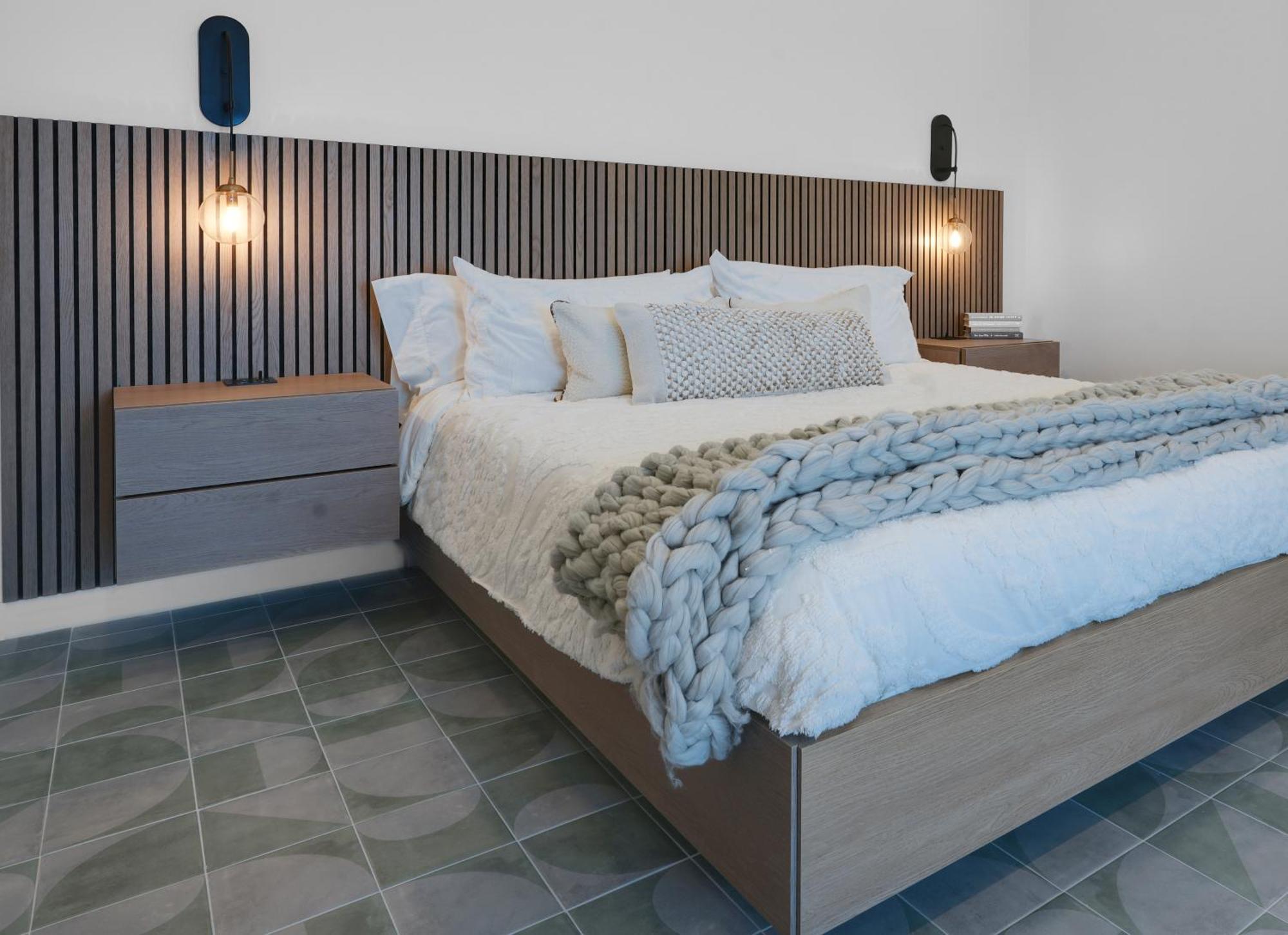 Cobalt Coast Resort West Bay Bagian luar foto