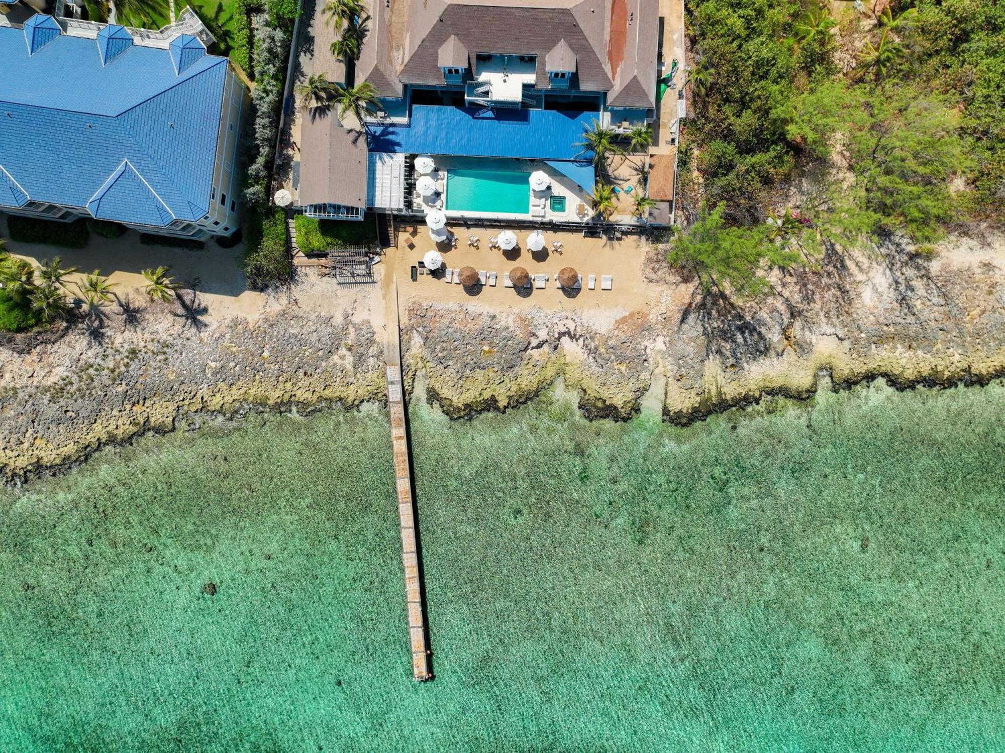 Cobalt Coast Resort West Bay Bagian luar foto