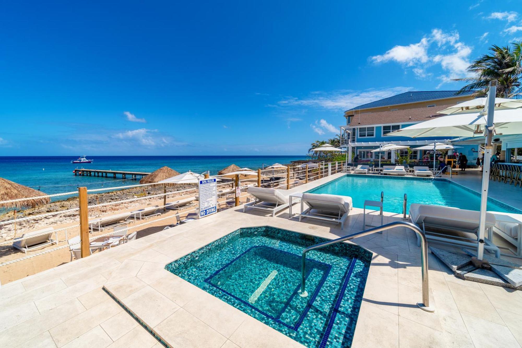 Cobalt Coast Resort West Bay Bagian luar foto