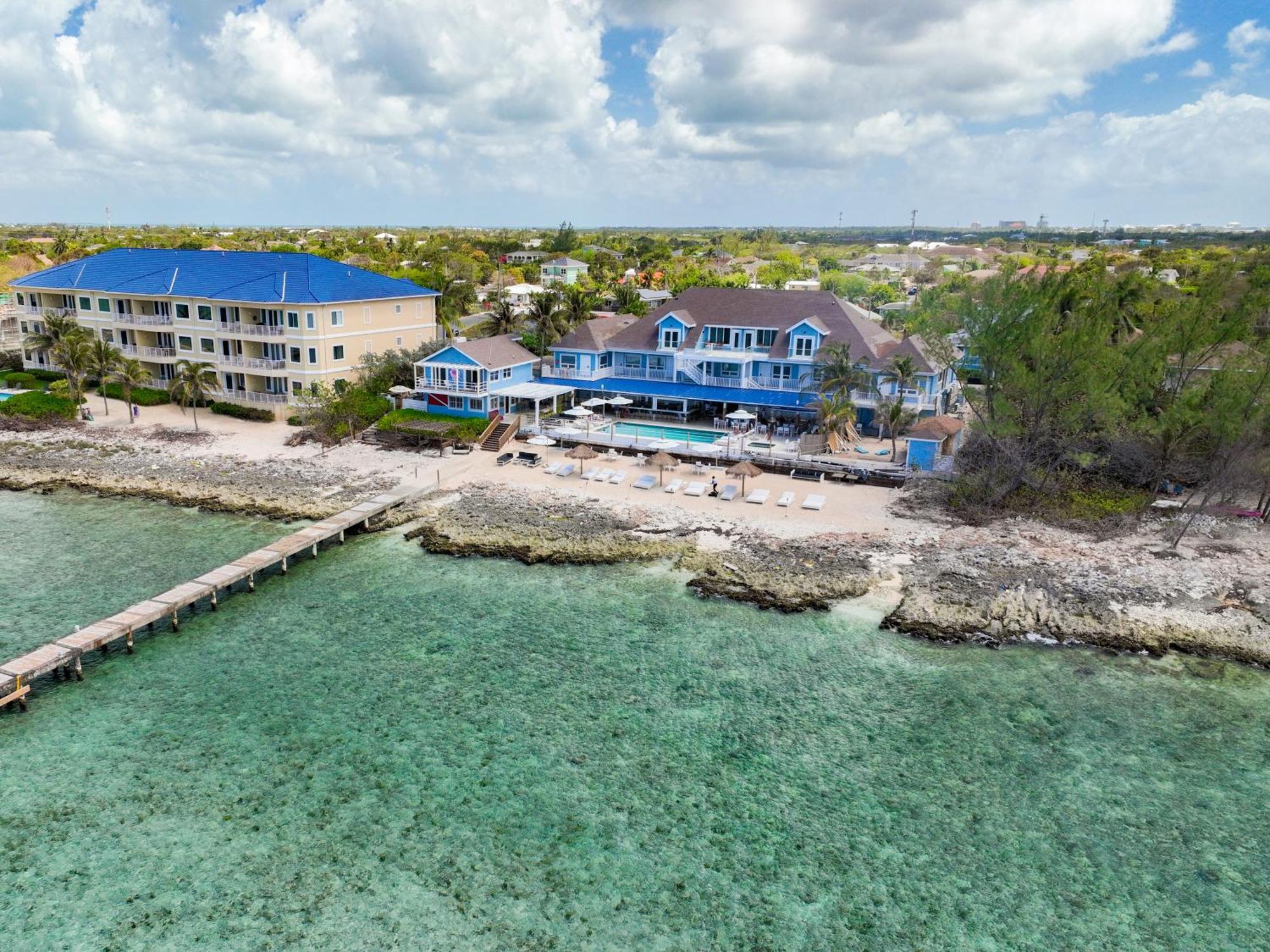 Cobalt Coast Resort West Bay Bagian luar foto